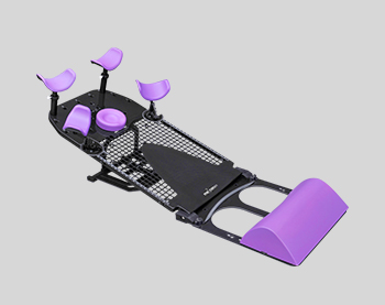Supine breast-positioning board with variable-angle inclined surface and matching breast cushion for tangential breast radiotherapy